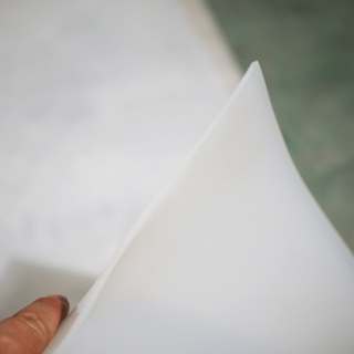 Толстый мягкий прозрачный белый лист силиконовой резины